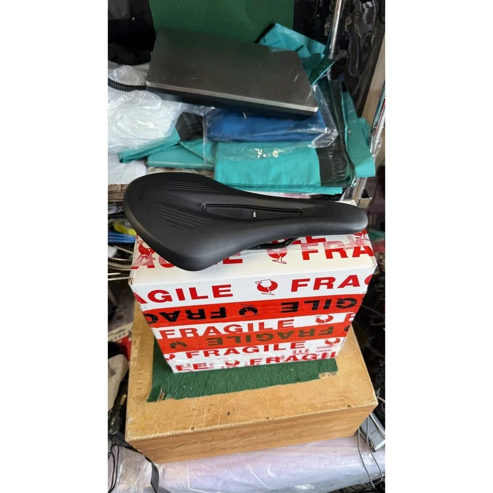 fi'zi:k Argo Vento R5 140mm‎ Bicycle Saddle - Used - Good